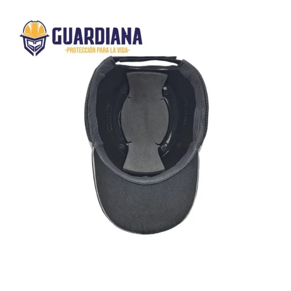 Gorra con casco